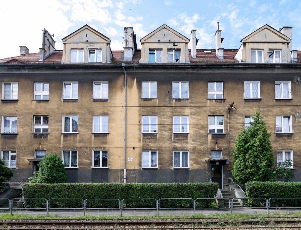 Aktywne wakacje w KZGM – remonty budynków z 77 mieszkaniami Aktywne wakacje w KZGM – remonty budynków z 77 mieszkaniami